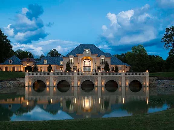Château du Mon Rêves in Edgewood, KY