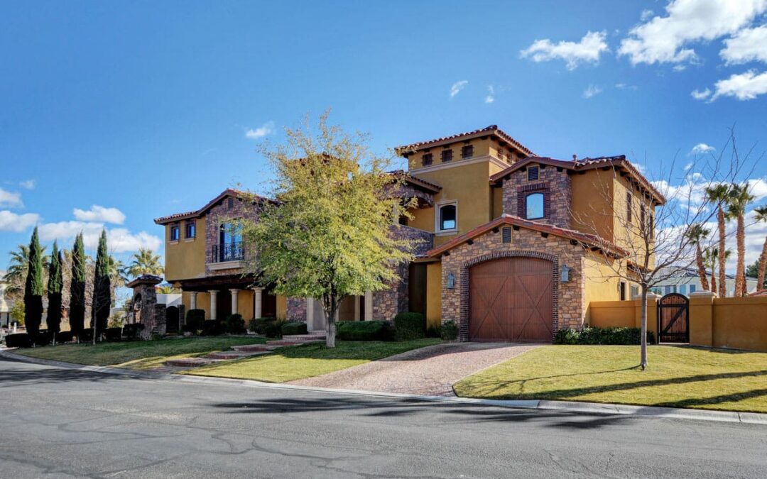 Waterfront Estate Lakeside